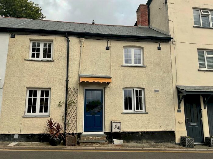 2 Bedroom Cottage To Rent In Maiden Street, Stratton, EX23
