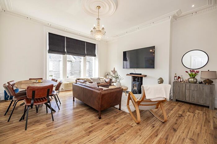 4 Bedroom Flat To Rent In Hartington Road, Upper Flat, AB10