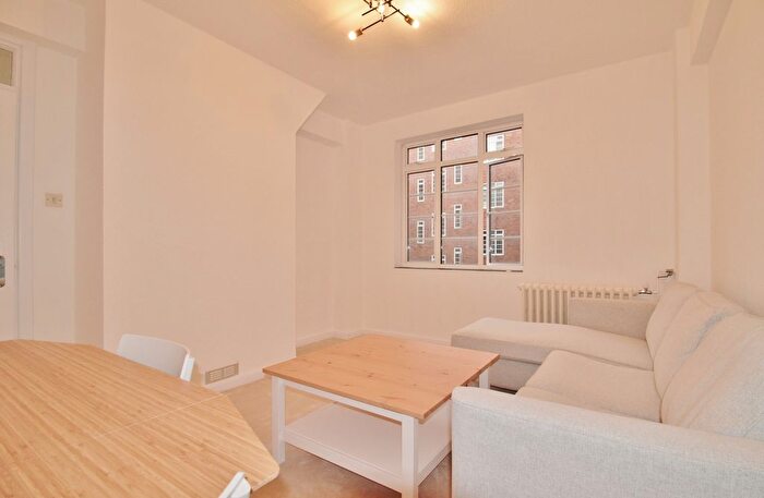 1 Bedroom Flat To Rent In Latymer Court, Hammersmith Road, Hammersmith, W6