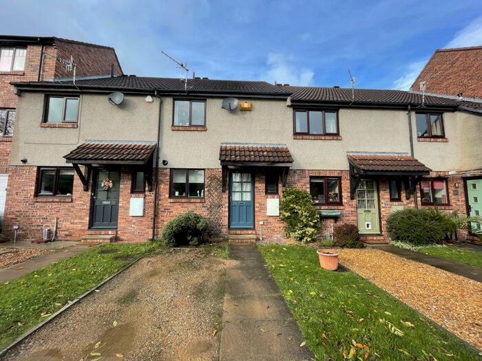 2 Bedroom Property To Rent In Baildon, Shipley, West Yorkshire, BD17