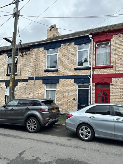 2 Bedroom Flat To Rent In Victoria Street, Barnstaple, EX32