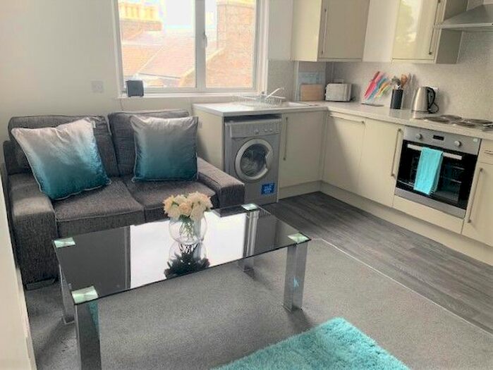 2 Bedroom Flat To Rent In Esslemont Avenue, City Centre, Aberdeen, AB25