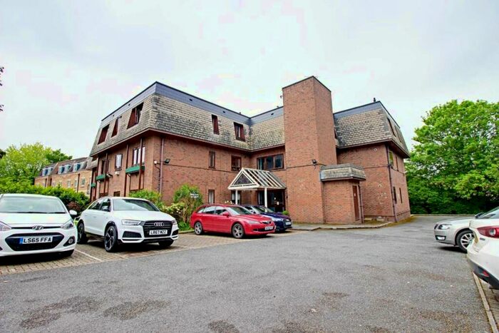 2 Bedroom Flat To Rent In Woodside Grange Road, North Finchley, N12