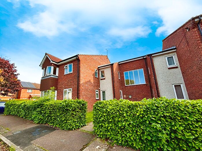 Studio To Rent In Lowdell Close, Yiewsley, West Drayton, UB7