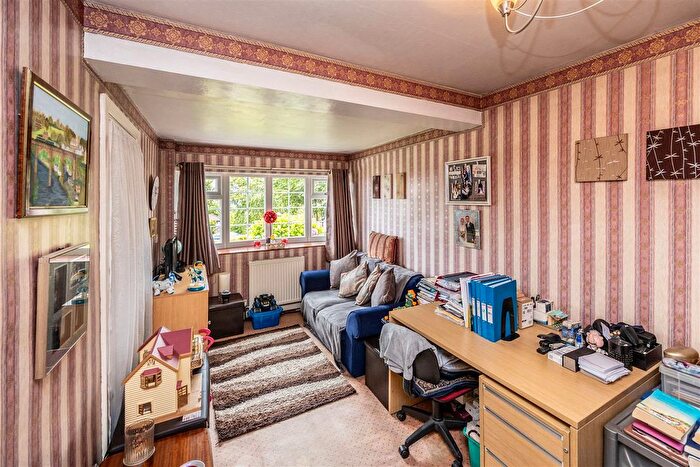 3 Bedroom End Of Terrace House For Sale In Clayfield Drive, Bradford, BD7