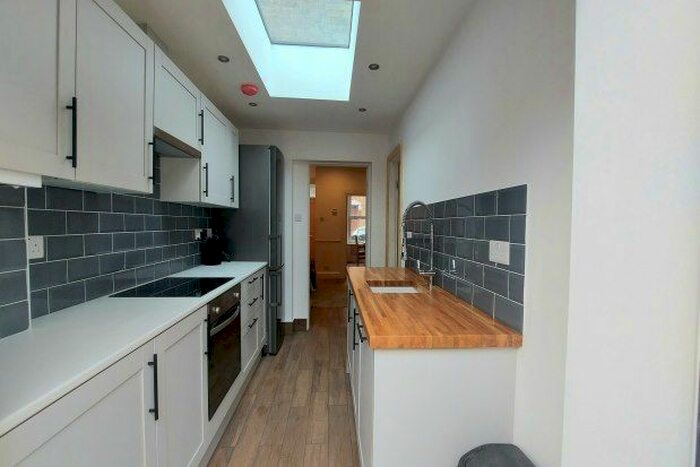 2 Bedroom Property To Rent In Poplars Road, London, E17