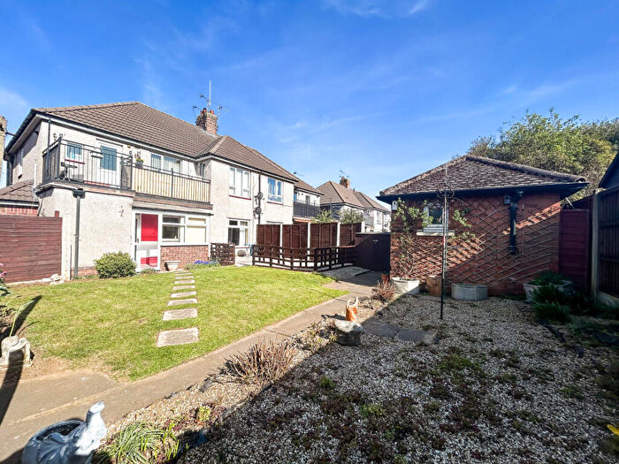 2 Bedroom Flat For Sale In Queensway, Scunthorpe, North Lincolnshire, DN16