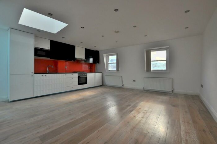 2 Bedroom Apartment To Rent In Baron Street, London, N1