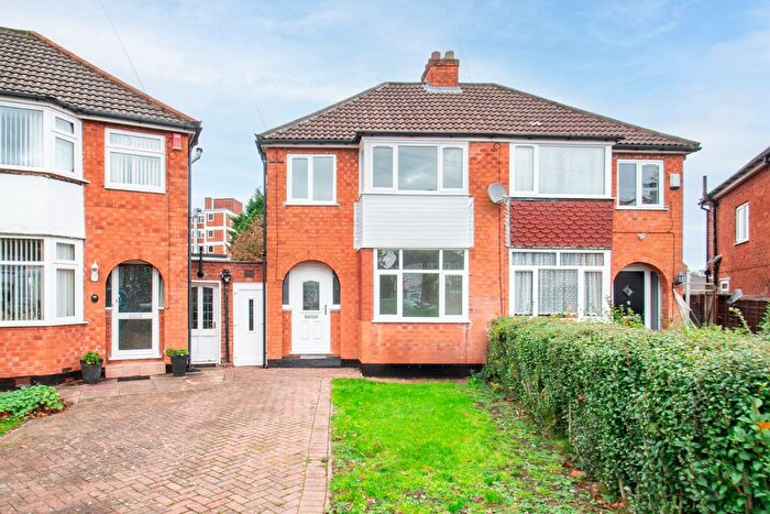 3 Bedroom Semi Detached House For Sale In Sylvan Avenue, Northfield, Birmingham, West Midlands, B31