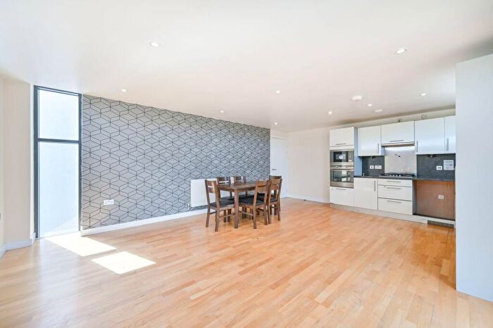 2 Bedroom Flat To Rent In Elm Road, Wembley, HA9