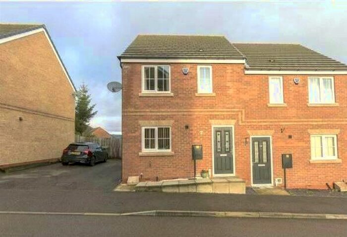 3 Bedroom Property To Rent In Chestnut Drive, Hollingwood, Chesterfield, S43