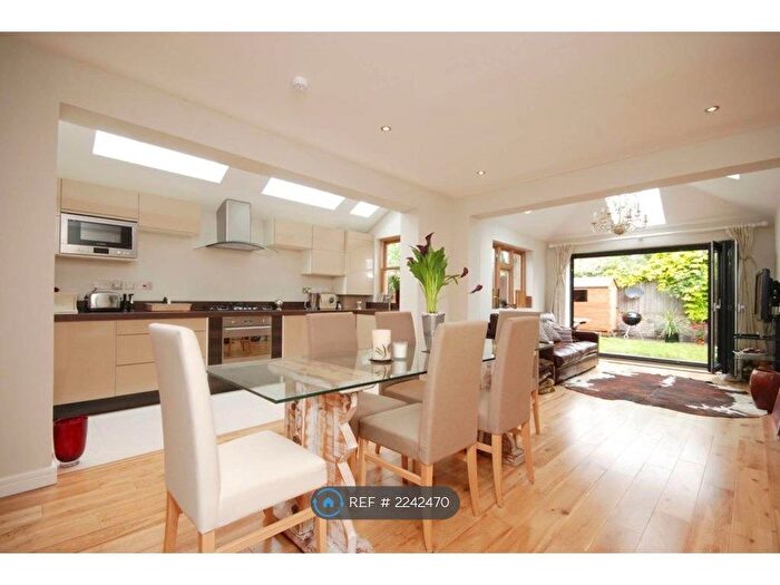 2 Bedroom Flat To Rent In Cecil Road, London, SW19
