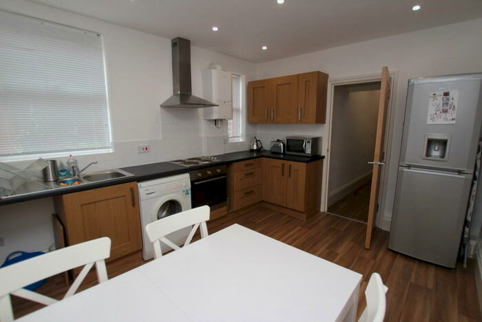 1 Bedroom Apartment To Rent In Hope Drive, The Park, NG7