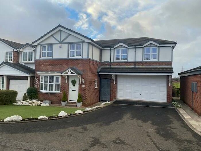 4 Bedroom Detached House For Sale In Lindisfarne Road, Ashton-under-Lyne, OL7