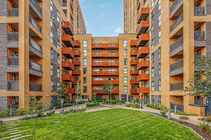 2 Bedroom Flat For Sale In East Acton Lane, Acton, W3