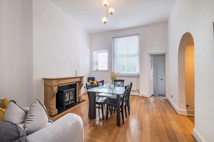 4 Bedroom Flat To Rent In Philbeach Gardens, London, SW5