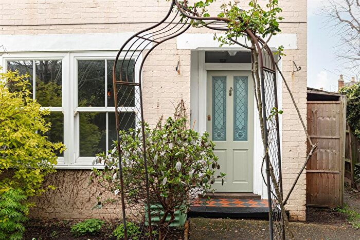 2 Bedroom House To Rent In Vincents Walk, Dorking, RH4