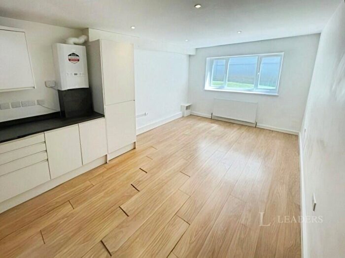 2 Bedroom Flat To Rent In Old Bedford Road, Luton, Bedfordshire, LU2