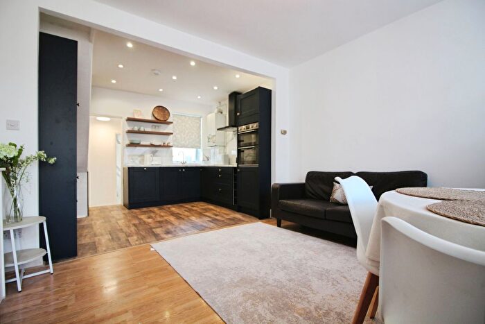 2 Bedroom End Terrace House To Rent In Holness Road, Stratford, E15