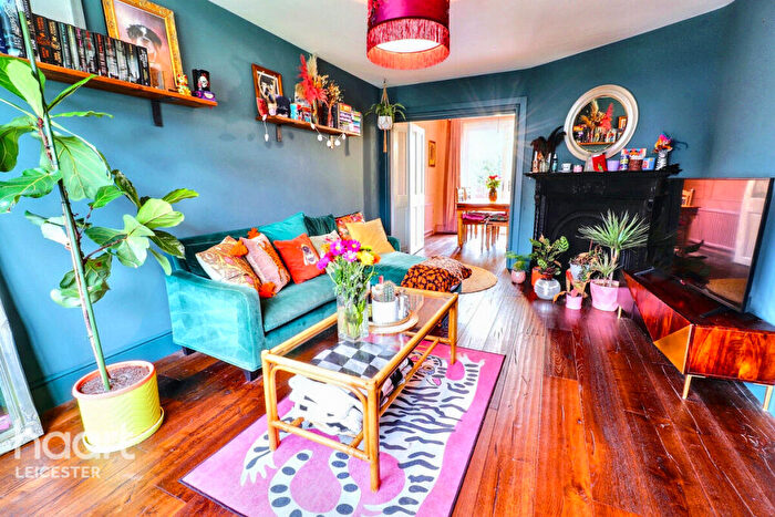 3 Bedroom Semi-Detached House For Sale In Barngate Close, Leicester, LE4