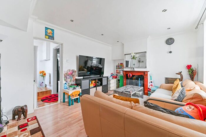 3 Bedroom End Of Terrace House To Rent In Thornton Road, Sutton, Carshalton, SM5