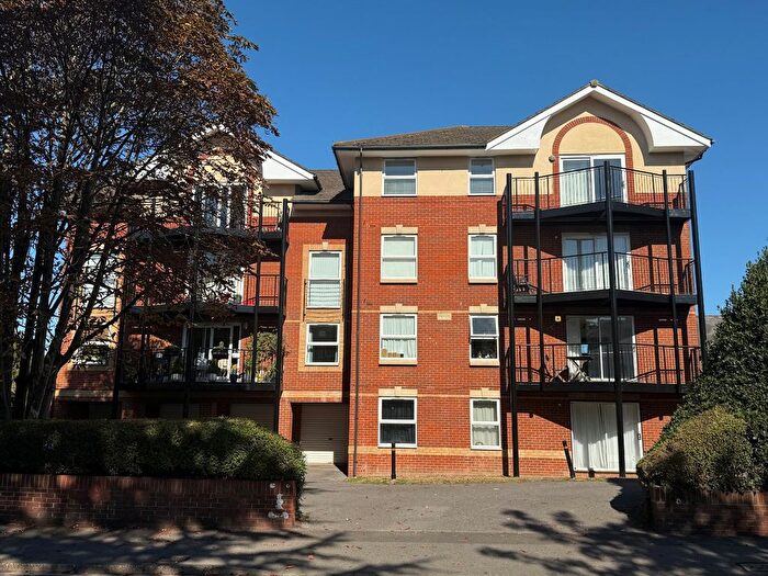 2 Bedroom Flat To Rent In Archers Road, Southampton, Hampshire, SO15