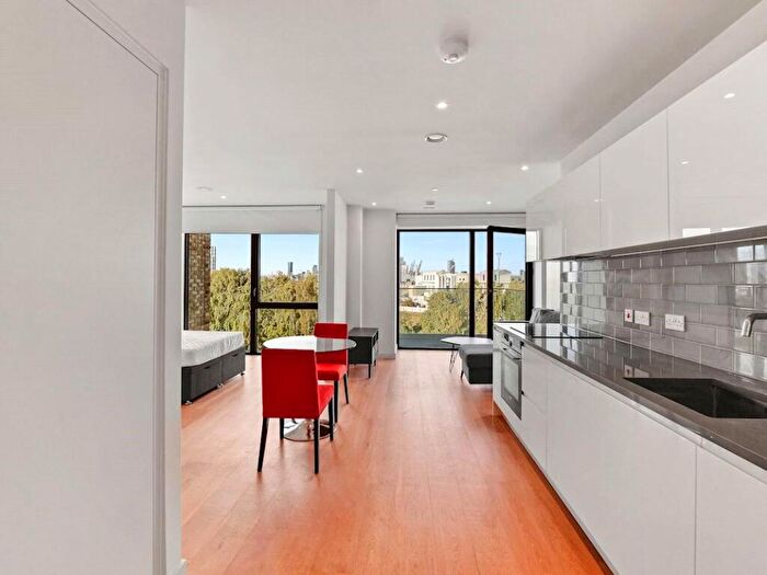 Apartment To Rent In Shipwright Street, London, E16