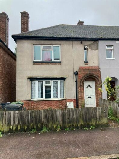 3 Bedroom Semi-Detached House To Rent In Kent Road, Luton, Bedfordshire, LU1