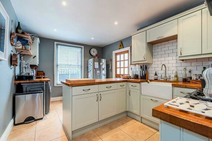 2 Bedroom Flat To Rent In Rectory Grove, London, SW4