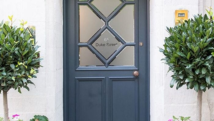 2 Bedroom Flat To Rent In Duke Street, London, W1K