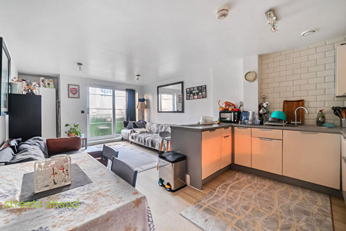 2 Bedroom Apartment For Sale In Sydenham Road, Croydon, CR0