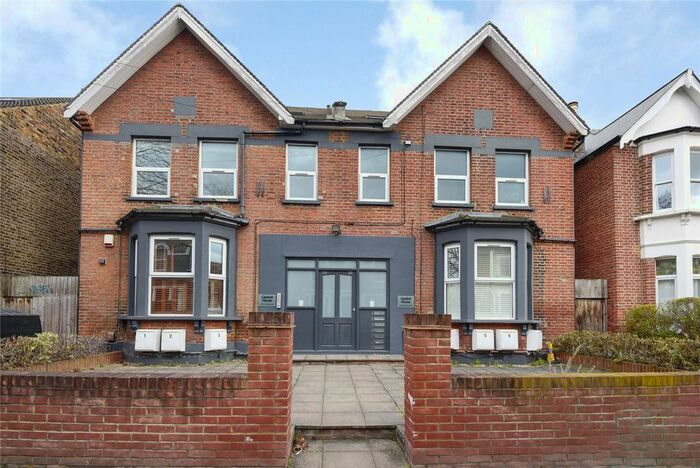 2 Bedroom Flat To Rent In Carisbrooke Road, Walthamstow, London, E17