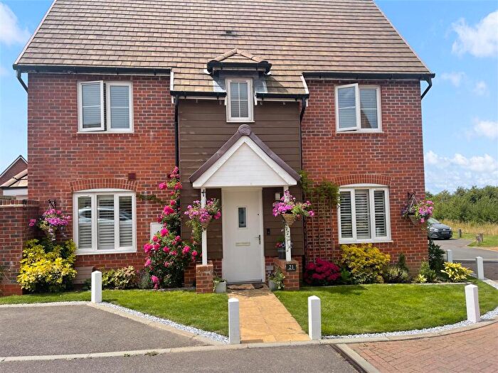 3 Bedroom Detached House For Sale In Fletcher Way, Henfield, BN5
