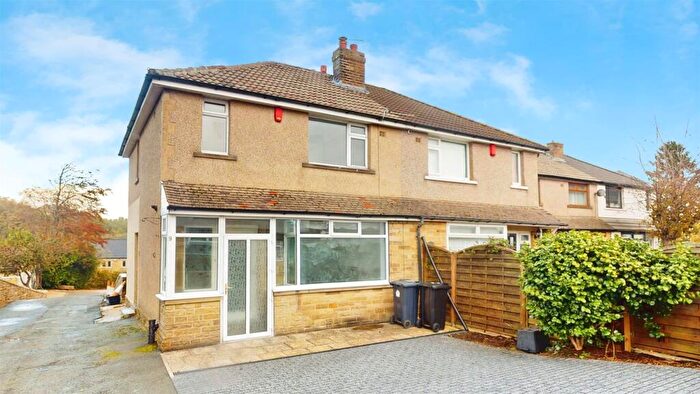 3 Bedroom Semi Detached House To Rent In Victoria Drive, Northowram, Halifax, HX3