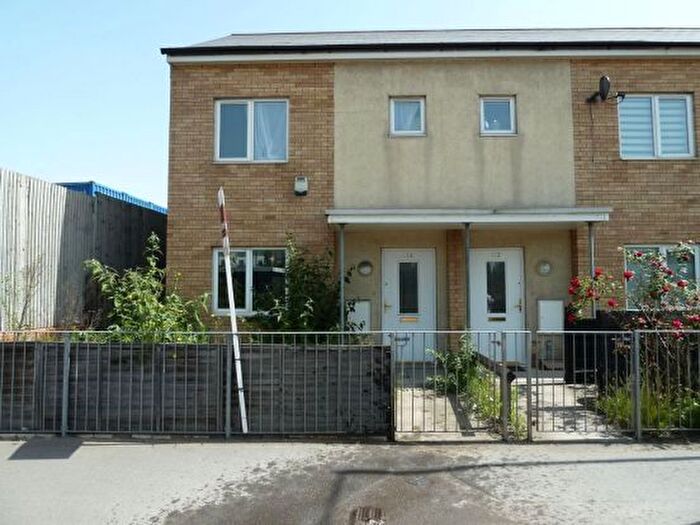 5 Bedroom End Of Terrace House To Rent In Bow Common Lane, London, E3