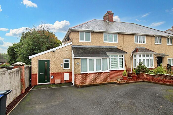 4 Bedroom Semi-Detached House For Sale In St. Gregorys Avenue, Salisbury, SP2