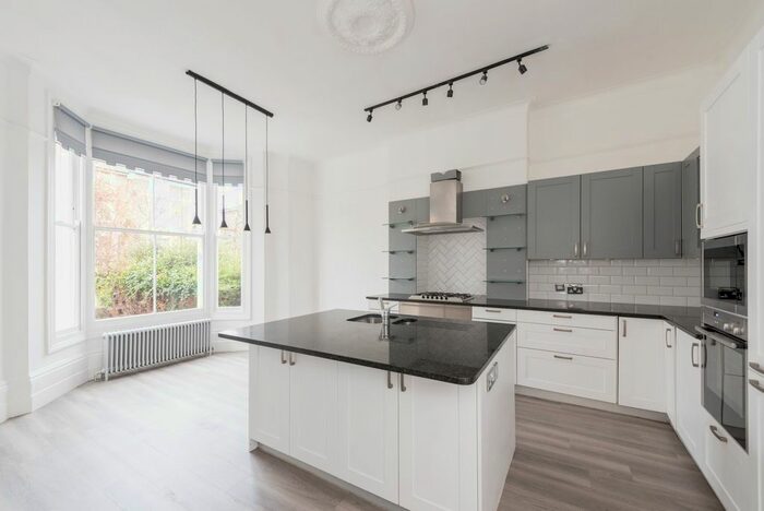 5 Bedroom Flat To Rent In Parkhill Road, London, NW3