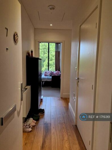 2 Bedroom Flat To Rent In Cornwall House, Slough, SL1