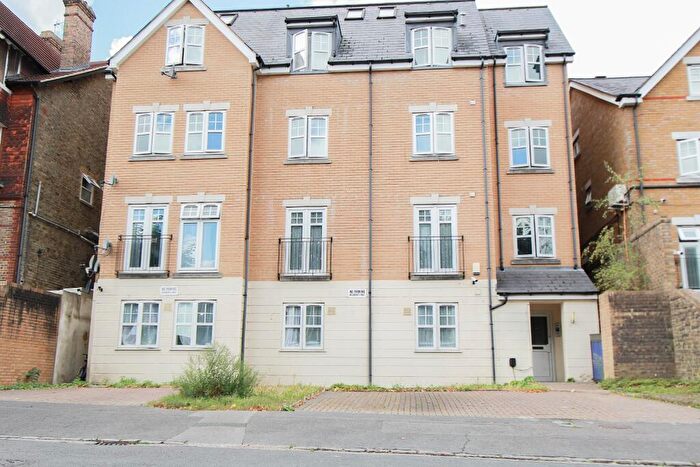 2 Bedroom Flat To Rent In Avondale Road, South Croydon, CR2