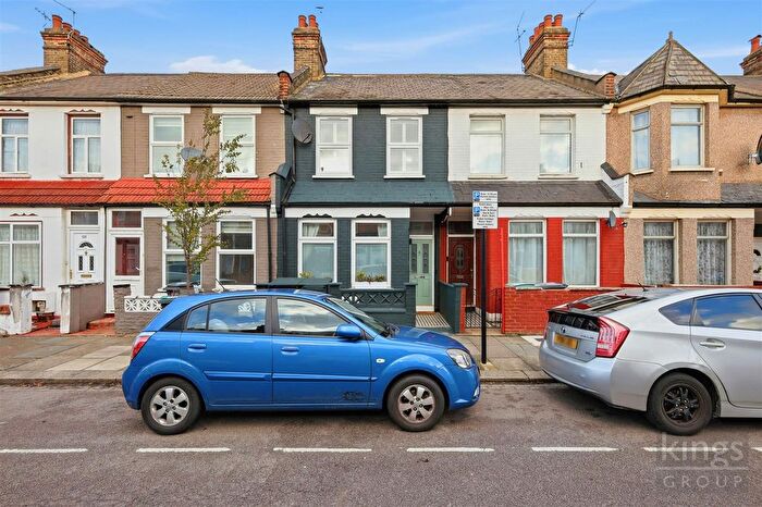 2 Bedroom Property For Sale In Rosebery Avenue, London, N17