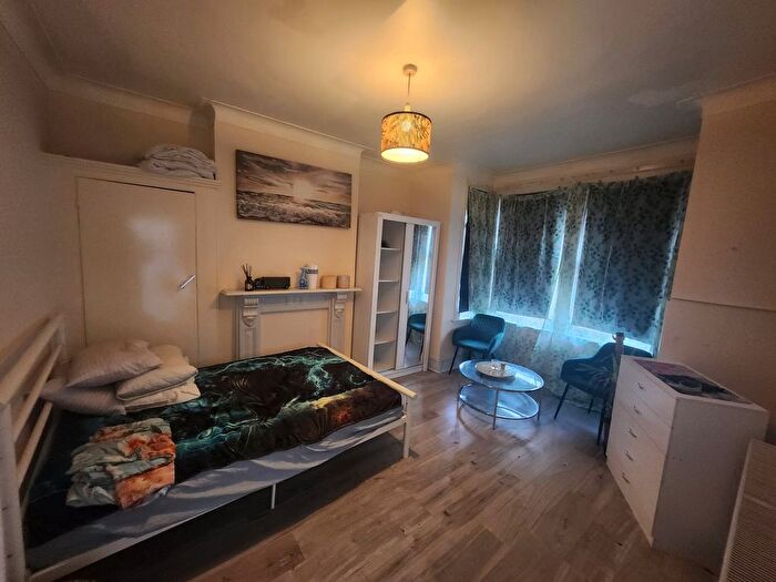 2 Bedroom Flat To Rent In Coventry Road, Ilford, IG1