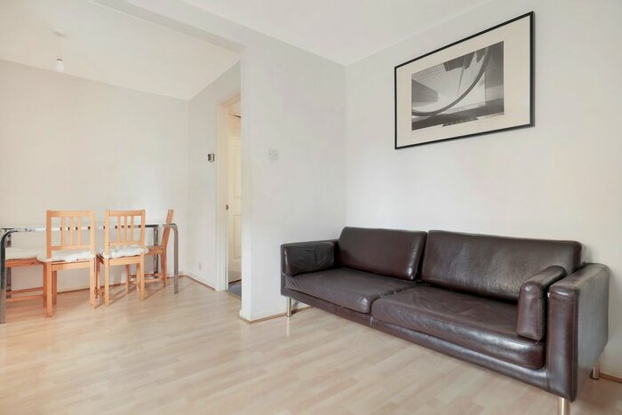 4 Bedroom End Of Terrace House To Rent In Heddington Grove, Islington, N7