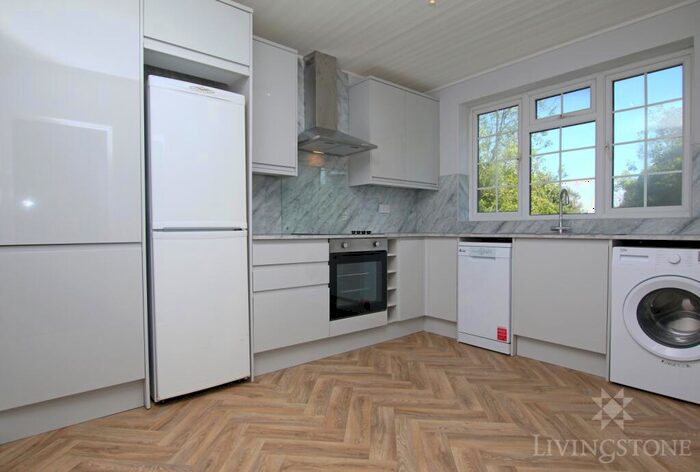 2 Bedroom Flat To Rent In Ashfield Court, Stoneygate, LE2