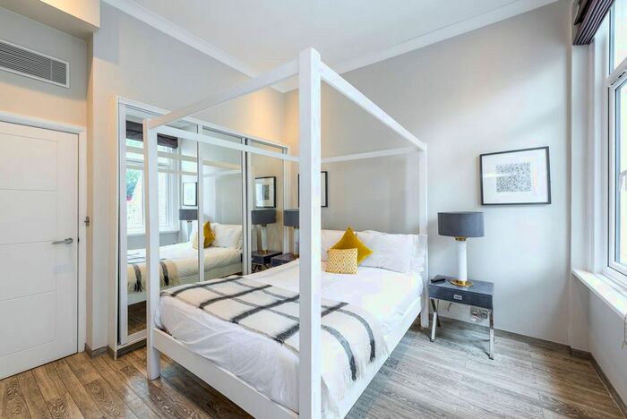 1 Bedroom Flat To Rent In Warwick Road, Earls Court, London, SW5