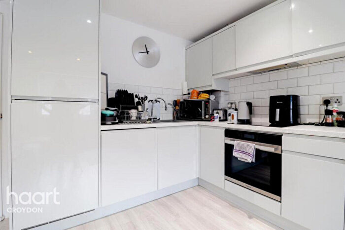 1 Bedroom Flat To Rent In Lodge Road, Croydon, CR0