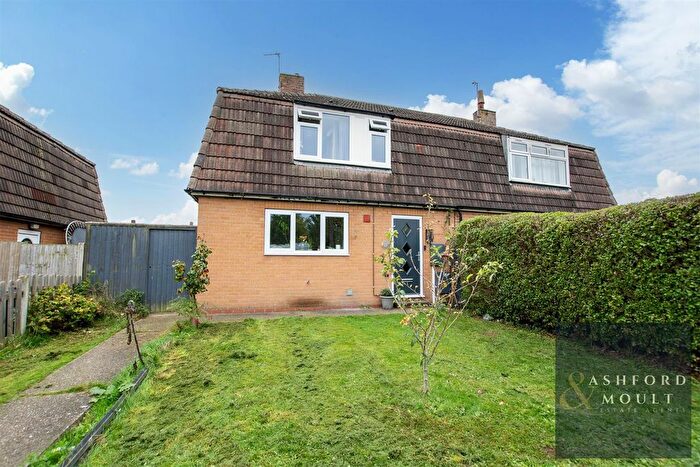 3 Bedroom Semi-Detached House For Sale In Pepper Road, Calverton, Nottingham, NG14