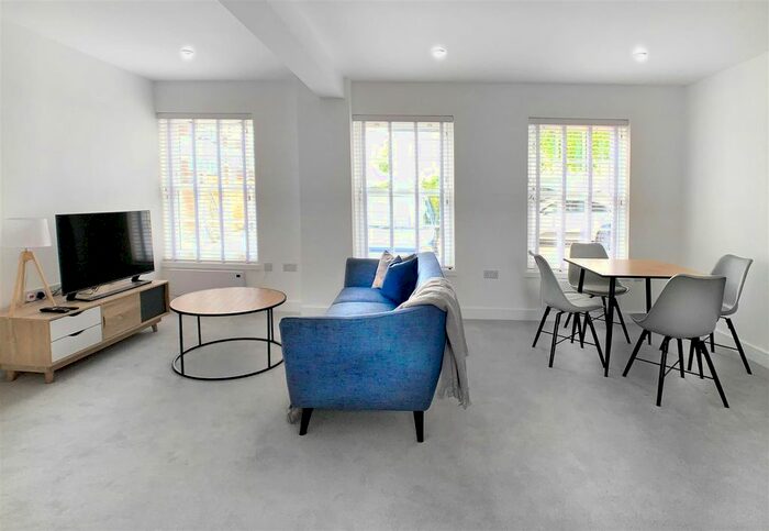 1 Bedroom Flat To Rent In Turks Head Court, Eton, Windsor, SL4