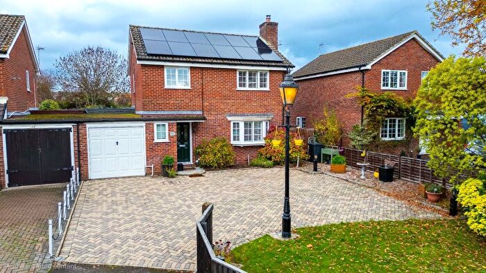 3 Bedroom Link Detached House For Sale In Lower Way, Thatcham, Berkshire, RG19