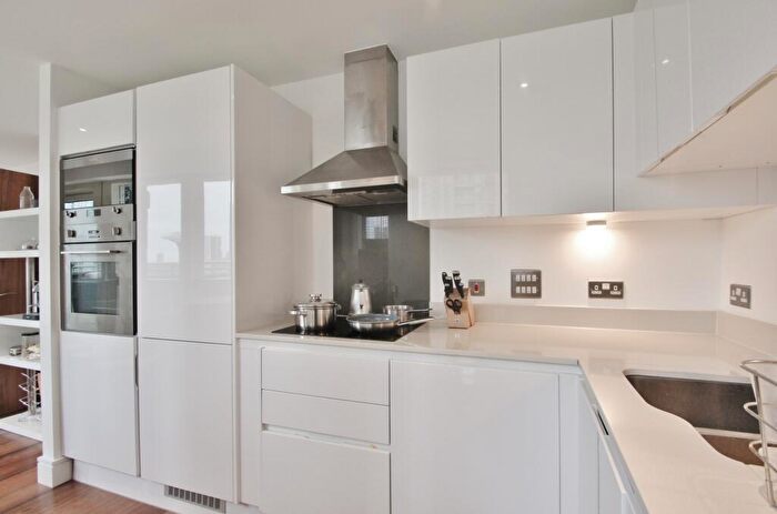 2 Bedroom Apartment To Rent In Jackson Tower, Lincoln Plaza, Canary Wharf, E14