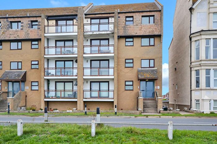 2 Bedroom Flat For Sale In Grand Parade, Littlestone, TN28